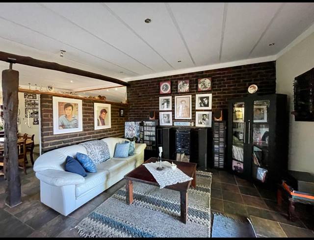 4 BEDROOM HOUSE FOR SALE IN THREE RIVERS EAST